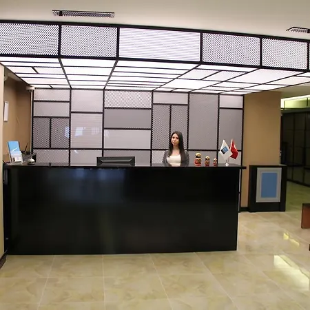 Appart hôtel Airport 3*