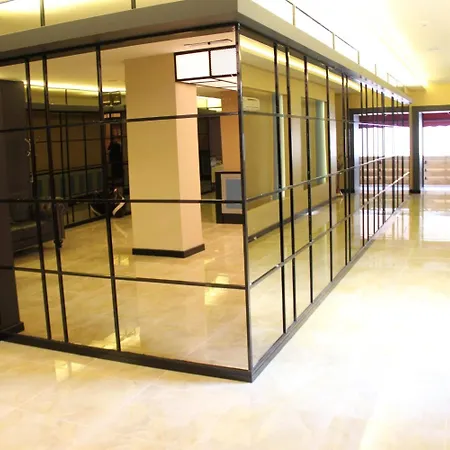 Airport Aparthotel