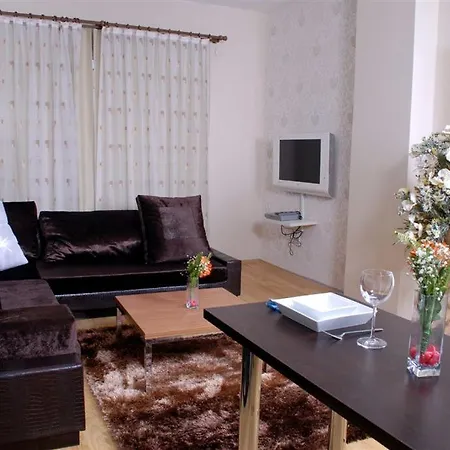 Airport Aparthotel 3*